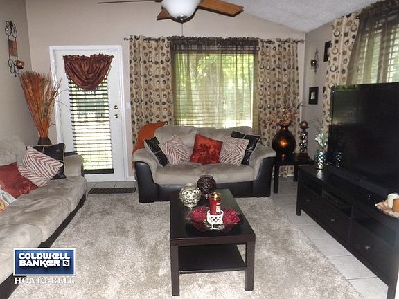 3rd image of 1724 Queens Ct