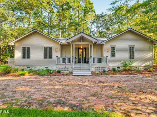 30 Wallace Road, Beaufort, SC 29907