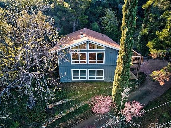 2nd image of 3082 Edgewood Dr