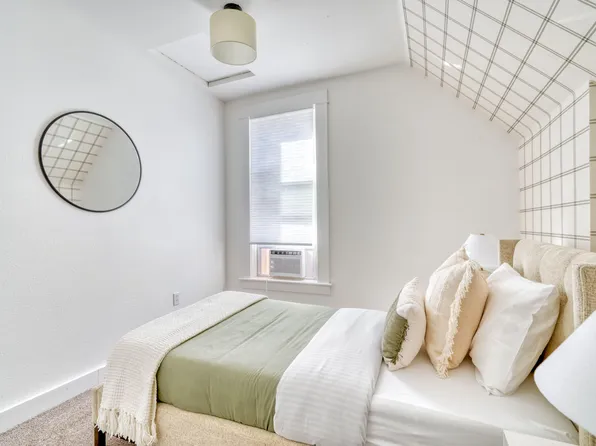 (undisclosed Address), Portland, OR 97201