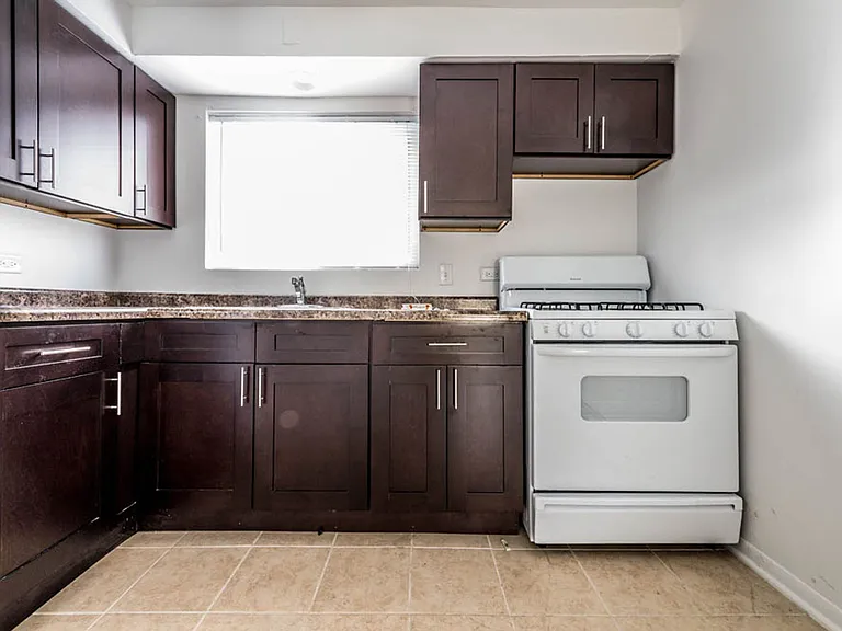 8901 S Cottage Grove Ave — Photo 12