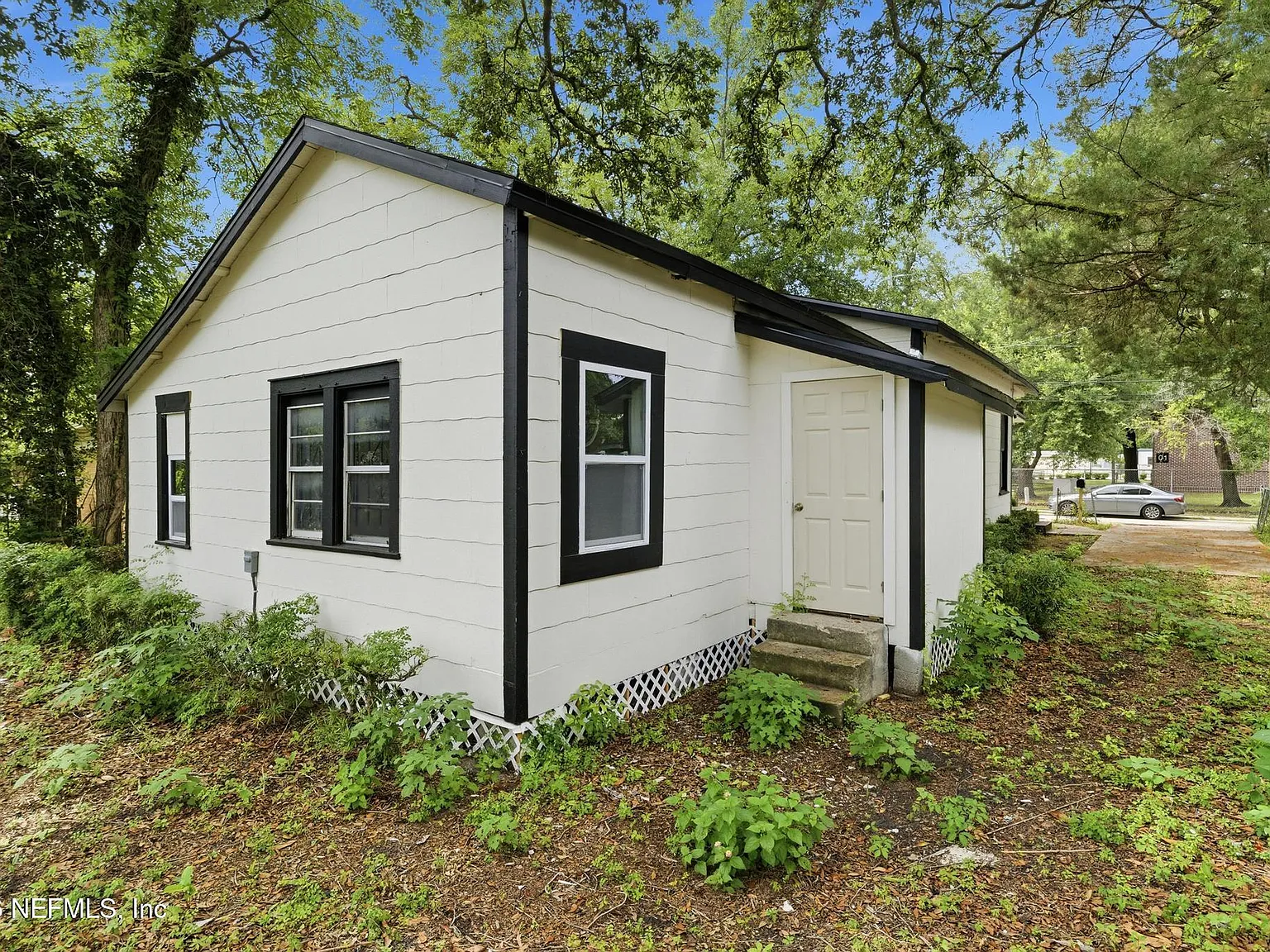 3 bed, 1.5 bath, 1129 sqft, $1,375 — Photo 3