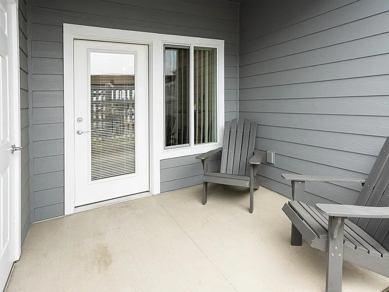 710 sqft - Patio