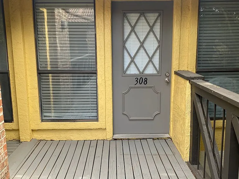 806 W 24th St #308 — Photo 1