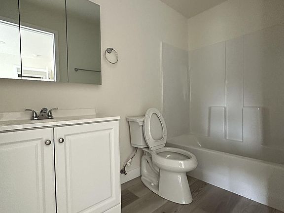 3rd image of 13475 Kagel Canyon St