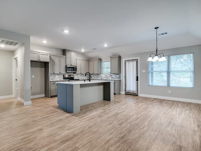 2734 Waters Edge — Photo 8