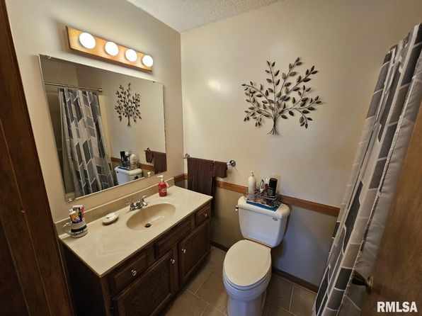 16123 N Hickory Ln, Woodlawn, IL 62898