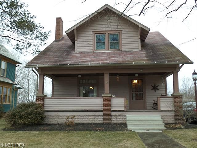 1st image of 32 E Woodland Ave