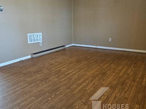 3rd image of 24 Lakeview Cir #4