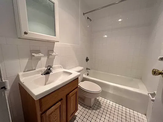 Rented by Bruma Realty LLC | media 7