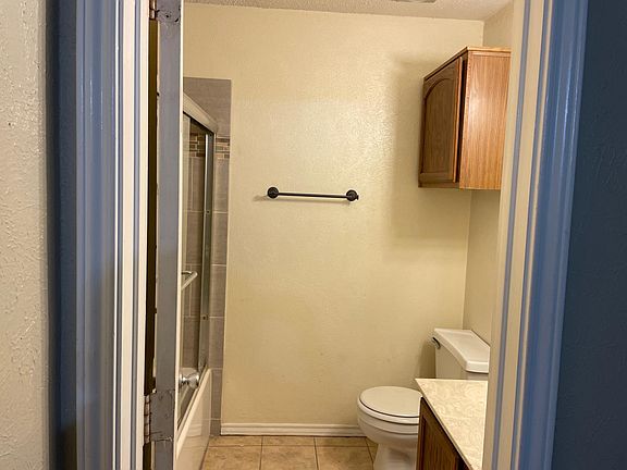3rd image of 3923 Brandon Park Dr