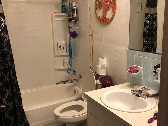 4th image of 884 Lely St