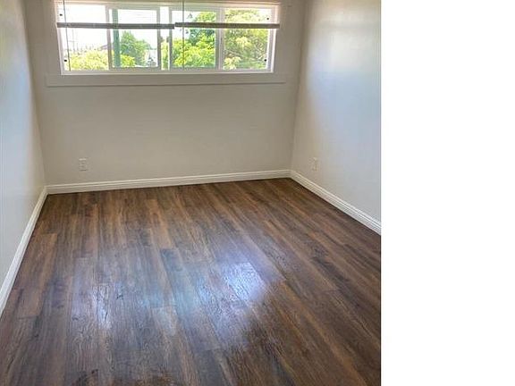 4th image of 819 W 165th Pl APT 1