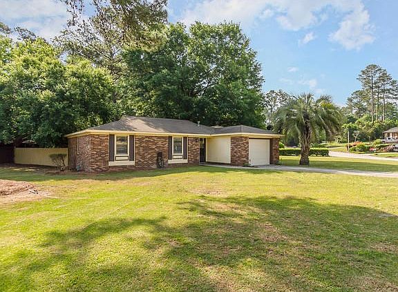 3rd image of 3935 Creekwood Ln