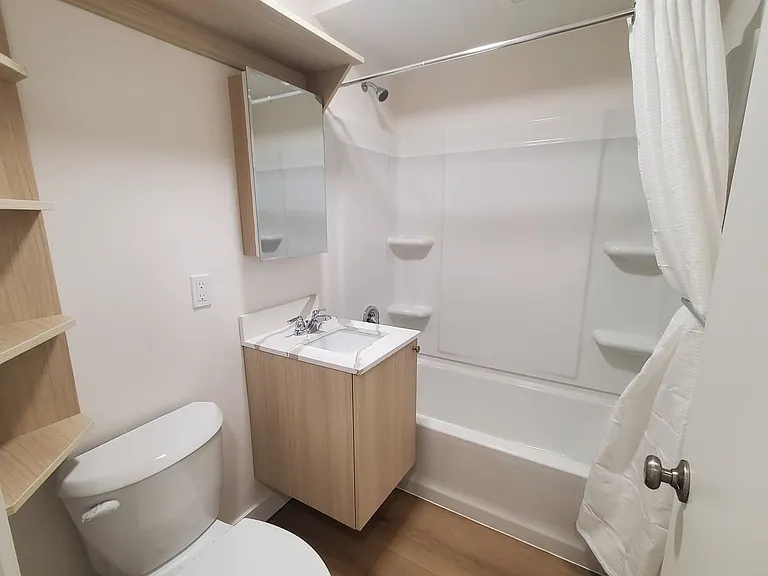 Royal Anne Apartments — Photo 43