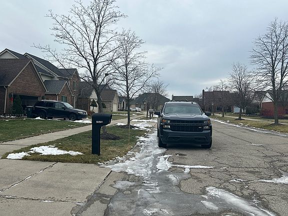 5th image of 45409 Indian Creek Dr