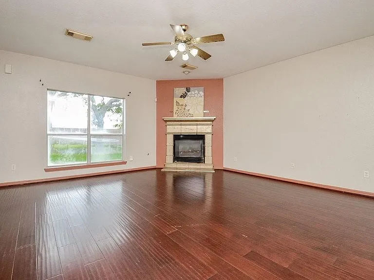 2515 Lansing Cir — Photo 16