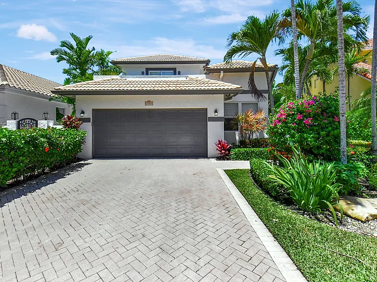 3567 Commodore Cir — Photo 40