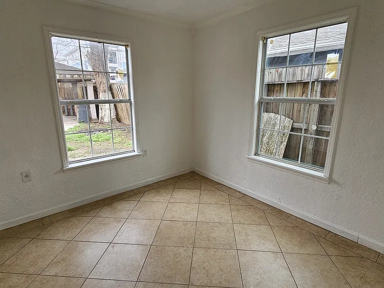 5643 Oriole St — Photo 12