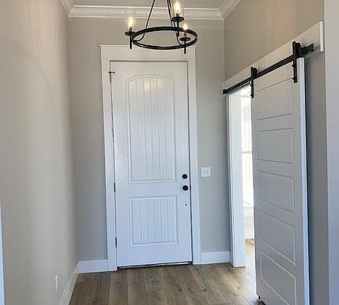 4th image of 315 Promenade Cir