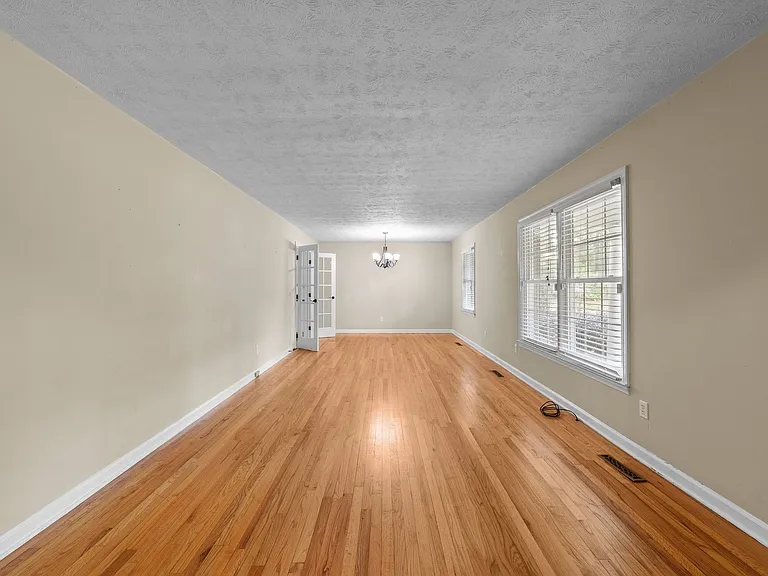 204 McNeill Rd — Photo 5