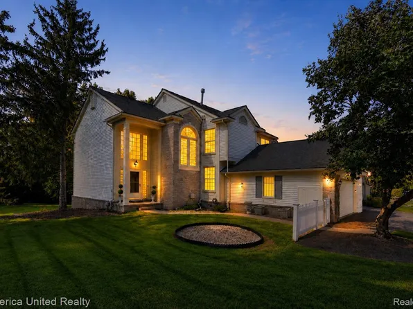 7112 Winding Brook Ct #30, West Bloomfield, MI 48322