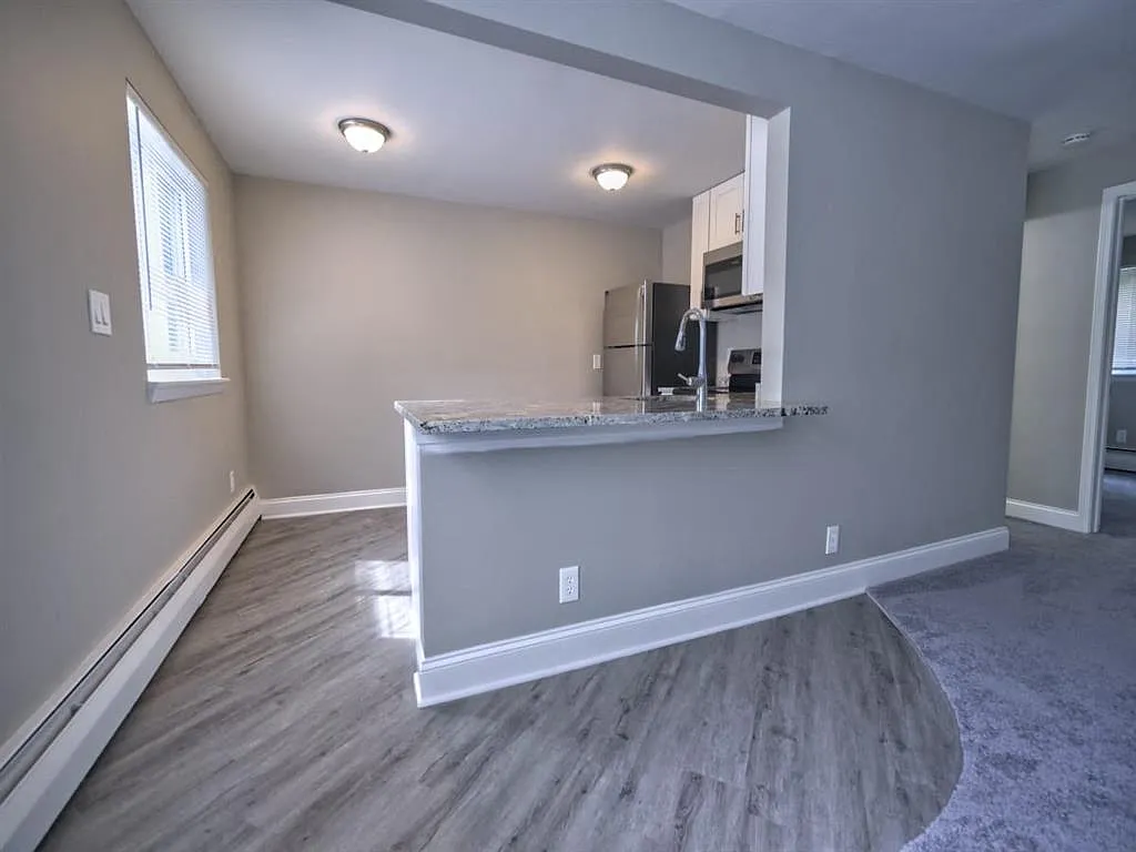 Village Green Court Apartments — Photo 3