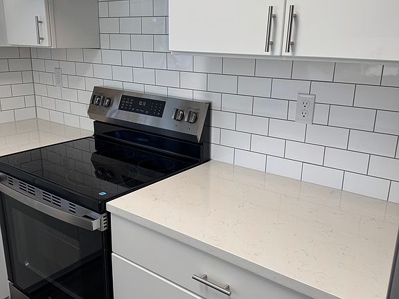 5th image of 39 Hill Rd #402