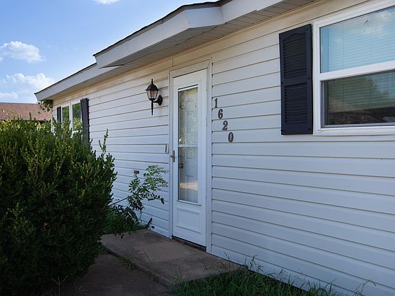 2nd image of 1620 Grandview W