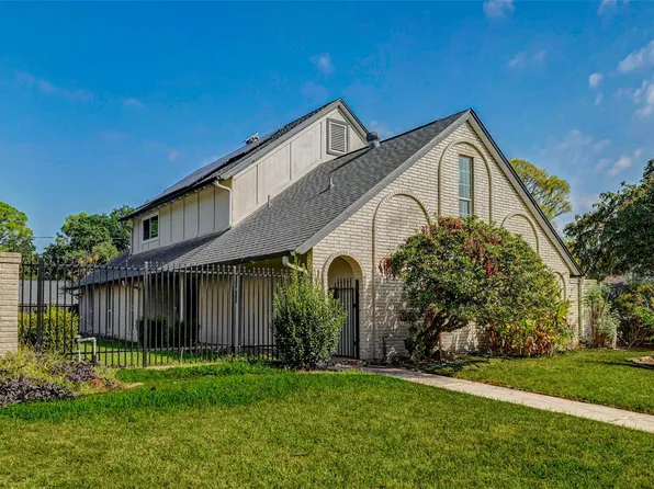 10602 Riverview Dr, Houston, TX 77042