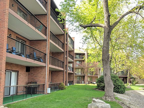 3rd image of 2 Cinnamon Creek Dr #3N