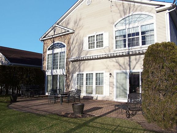 2nd image of 160 Hamlet Dr