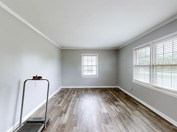 5th image of 411 Whaley St