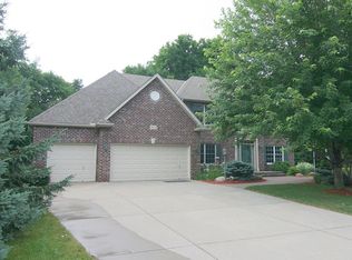 985 Weston Ridge Pkwy, Chaska, MN 55318