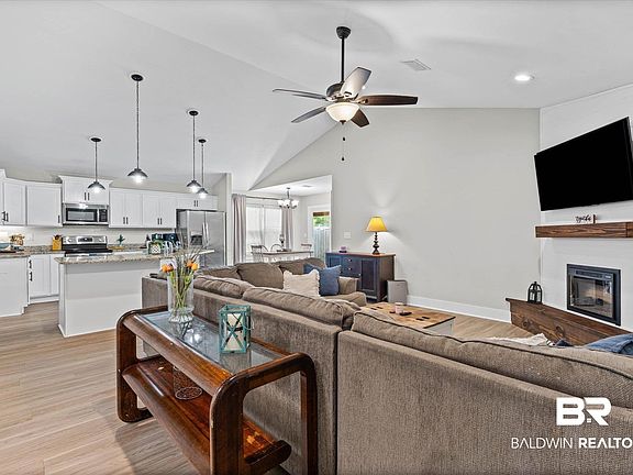 5th image of 218 Lakefront Cir