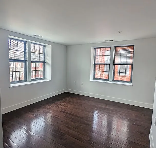 720 Monmouth St — Photo 22