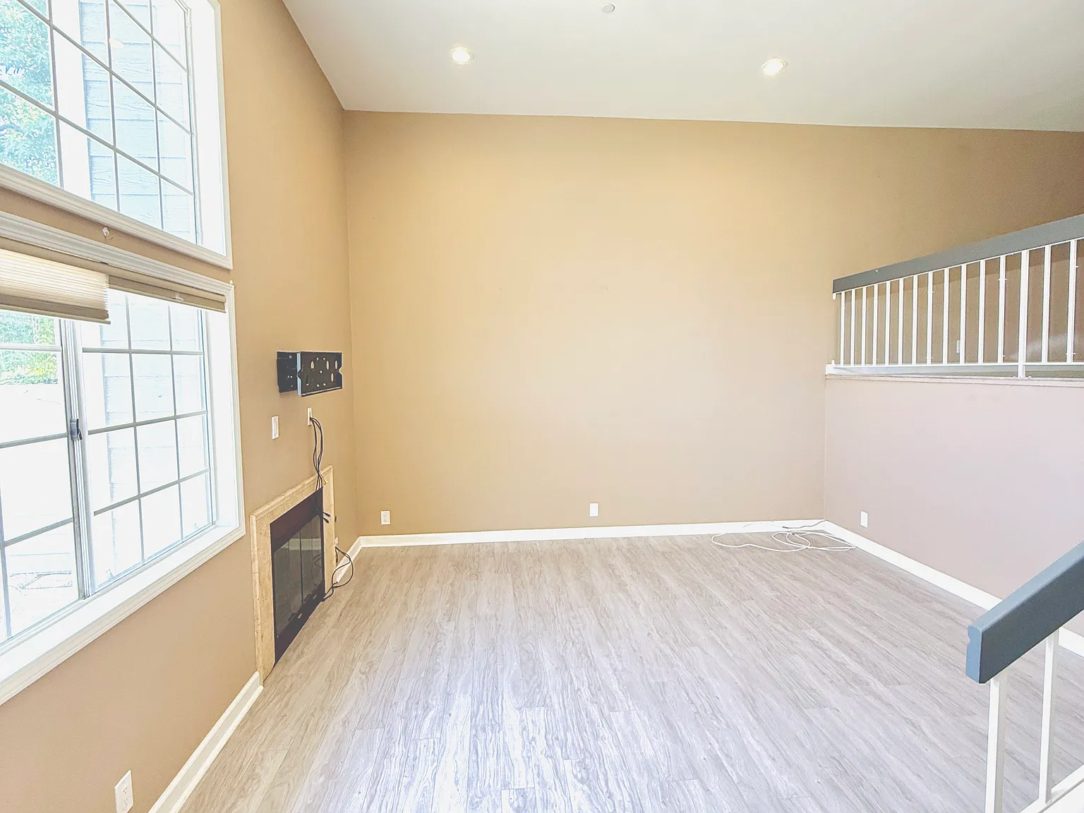 19130 Beachcrest Ln — Photo 2