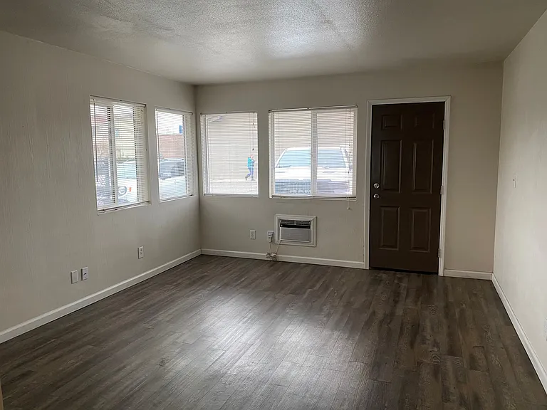 211 Ash St #7 — Photo 5