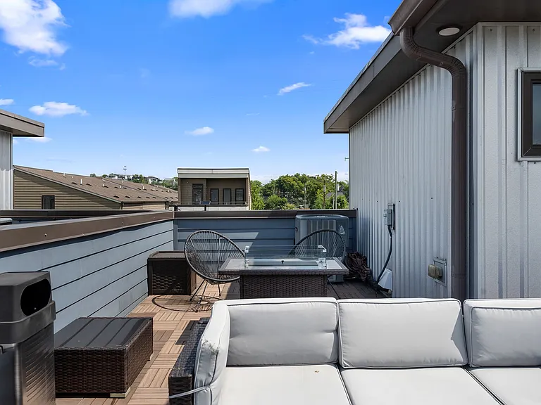 84 Evanston Ave — Photo 31