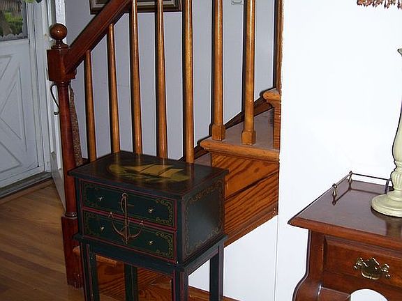 Hardwood Staircase & railing