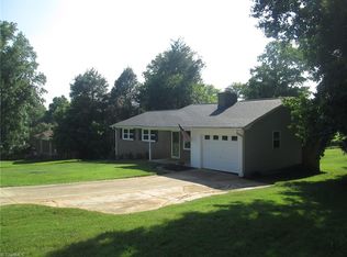 132 Lowell St, Lexington, NC 27295