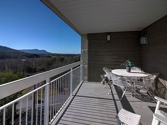 2nd image of 205 Ogle Dr #654