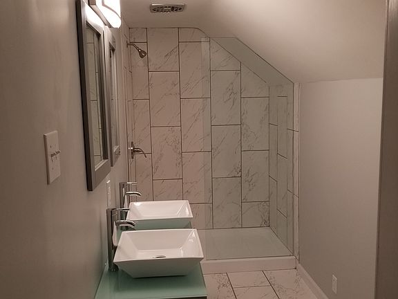 3rd image of 113 Lloyd Ave