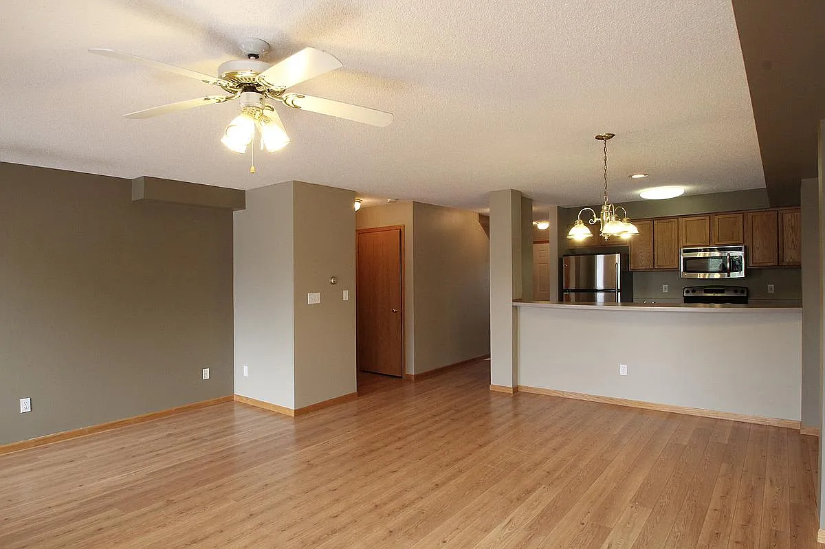 2 bed, 2.5 bath, 1525 sqft, $1,550 — Photo 4