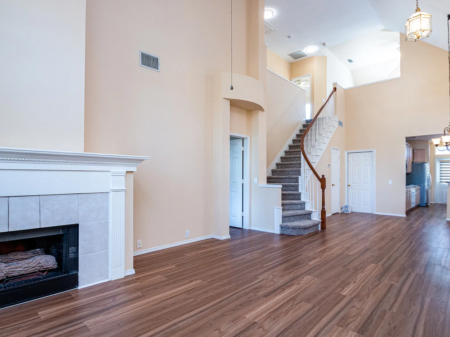 3 bed, 2.5 bath, 2044 sqft, $2,750 — Photo 2