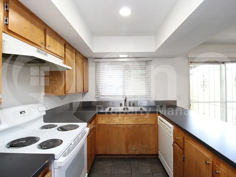 4526 N 15th Ave — Photo 6