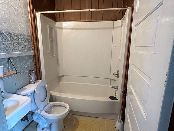 5th image of 301 S Mendenhall St #4