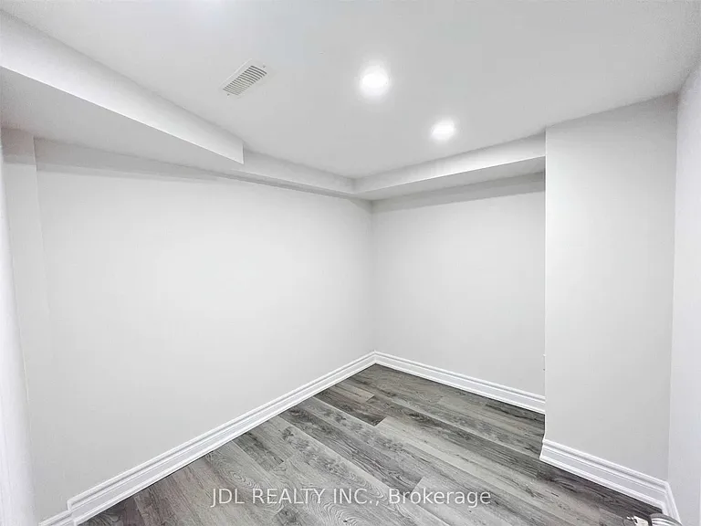 43 Portage Ave #BASEMENT — Photo 5