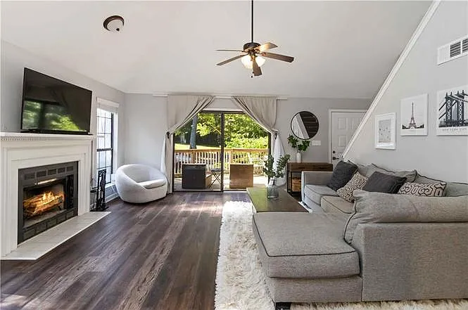 3 bed, 1892 sqft, $2,500 — Photo 1