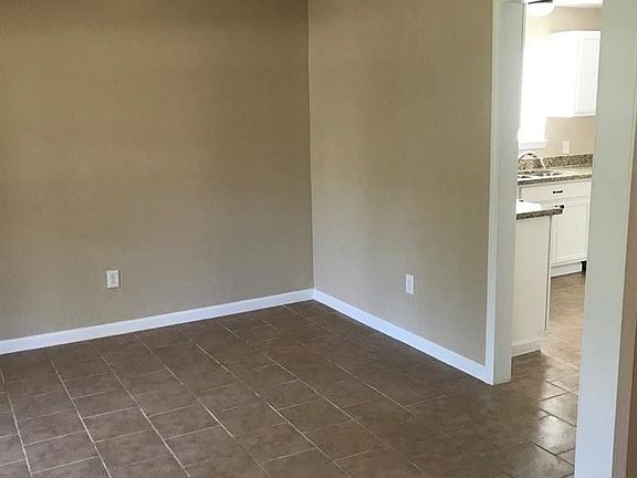 4th image of 809 Glen Hollow Ct